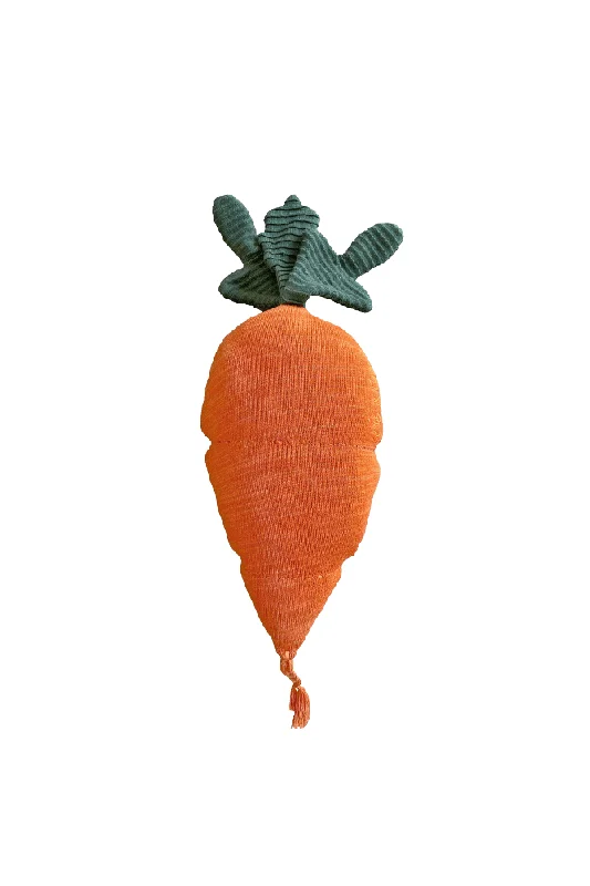 KNITTED CUSHION CATHY THE CARROT